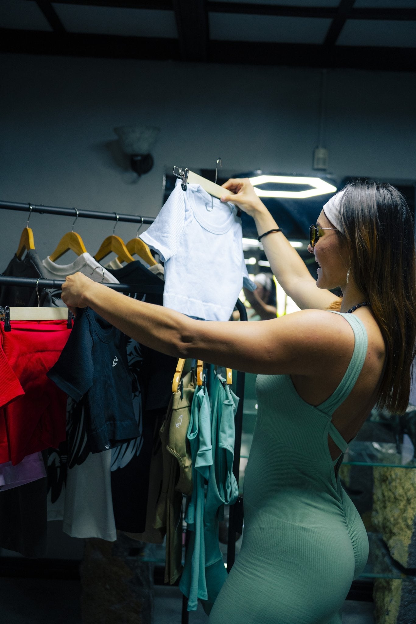 Top deportivo Cielo en showroom Owluxe Costa Rica